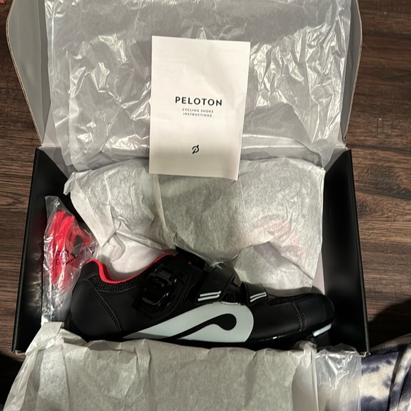Brand New Peloton shoes size 40 - Picture 1 of 3